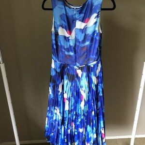Blue pleated bottom flower design sleeveless dress